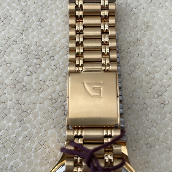 New! Vintage Gruen Quartz Watch w/ Diamond Marker - Picture 9 of 16